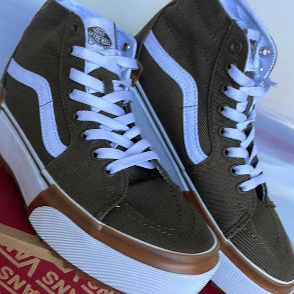 Vans WMNS Sk8-Hi Tapered
Canvas Dark Olive
VN0005U2D0L
Platforms Sneakers - Picture 8 of 16